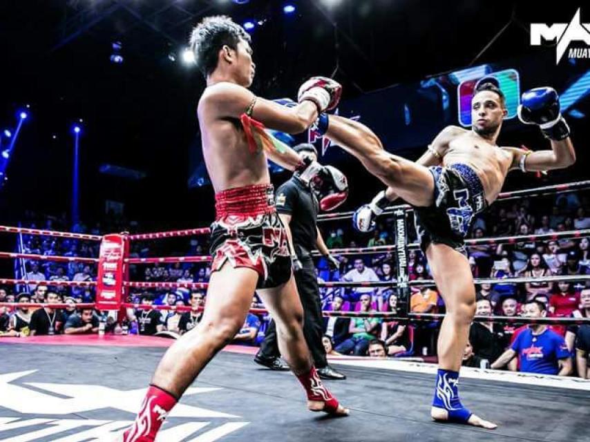 Sebastián Vargas en uno de sus combates de Muay Thai.