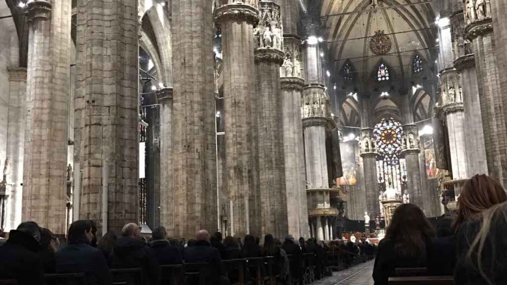 El interior del Duomo durante el funeral de Franca Sozzani. | Foto: Andrés Rodríguez.