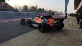 El McLaren de Alonso se rompe tras rodar una vuelta.