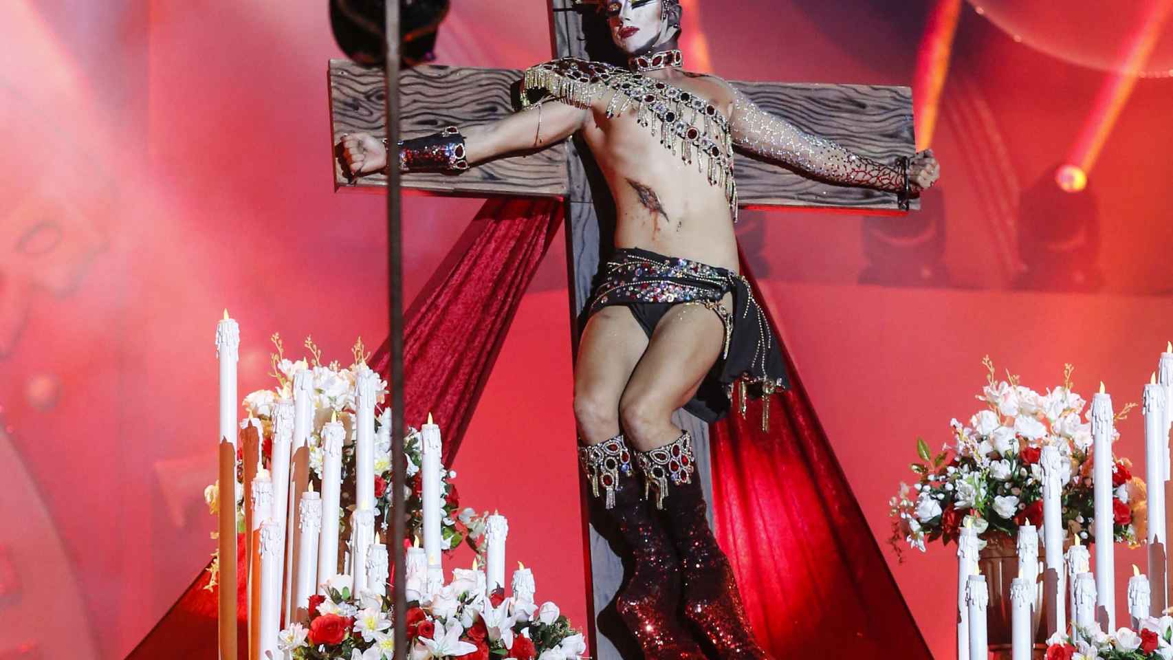 Drag Sethlas, representando la crucifixión en el carnaval de Las Palmas, también desató la polémica