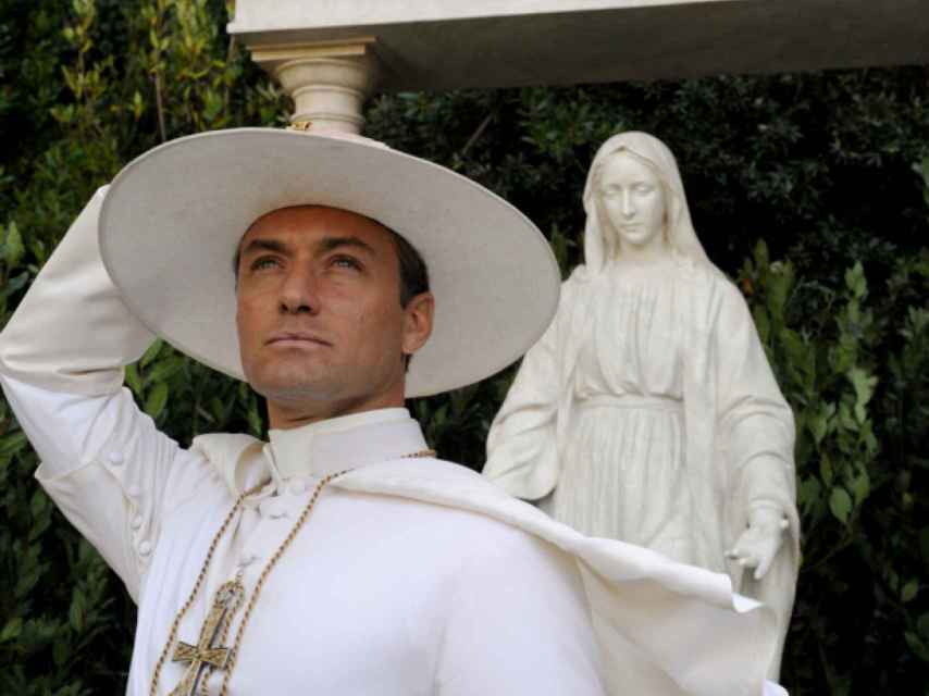 Jude Law interpreta a El Joven Papa.