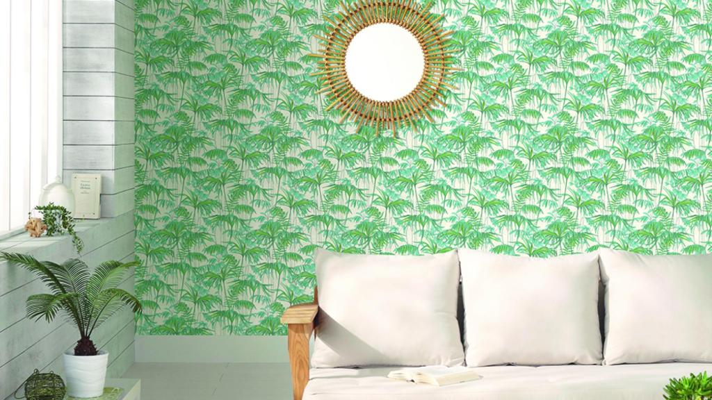 El greenery combina muy bien en papeles pintados con otros verdes y, por supuesto, el blanco. | Foto: Leroy Merlin.