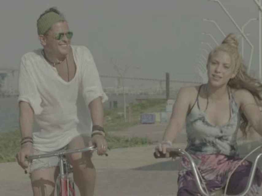 Fotograma del vídeo de La bicicleta.