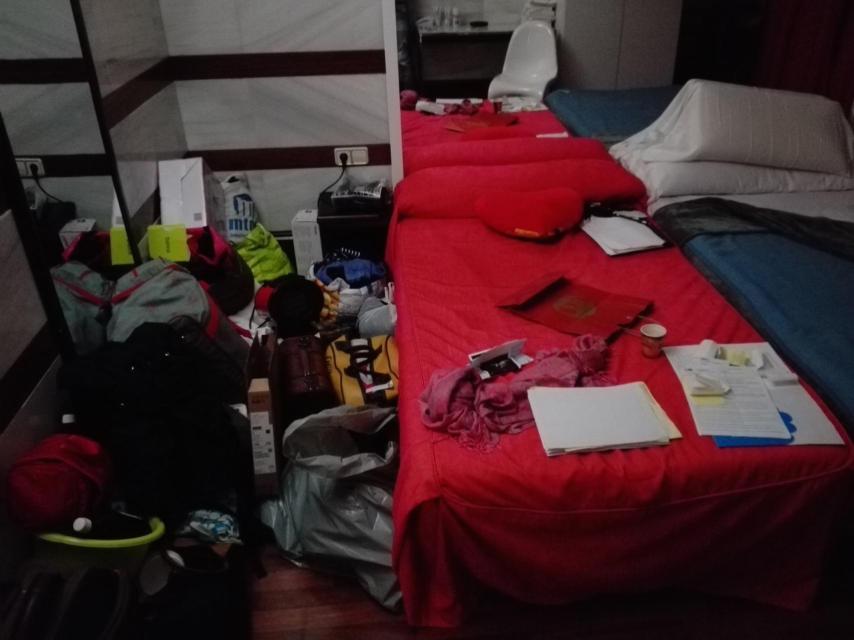 Todas las pertenencias de Evelyn estaban apiladas en el suelo de su habitación.