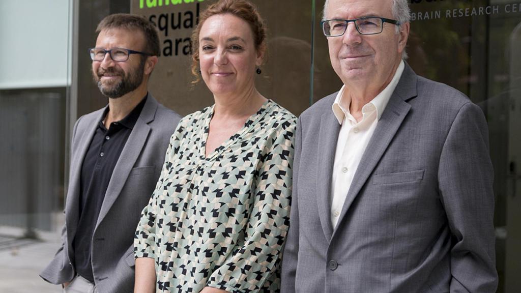 Cristina Maragall acompañada de miembros de la Fundación que creó su padre