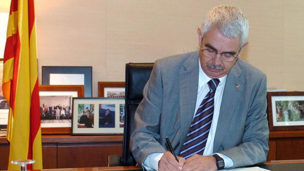 Entonces presidente de la Generalitat, Pasqual Maragall firma la convocatoria de elecciones en 2006