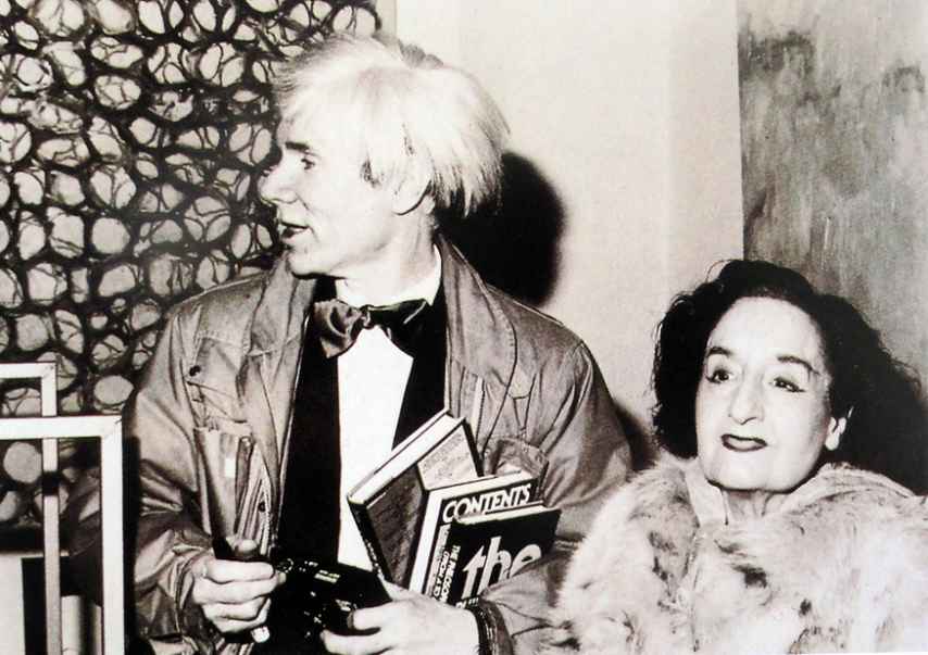Maruja Mallo con Andy Warhol.