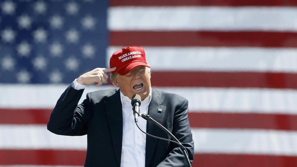 En la campaña Trump llamó a piratear a Hillary Clinton.
