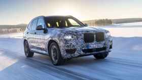 La futura generación del BMW X3 se divierte en el hielo