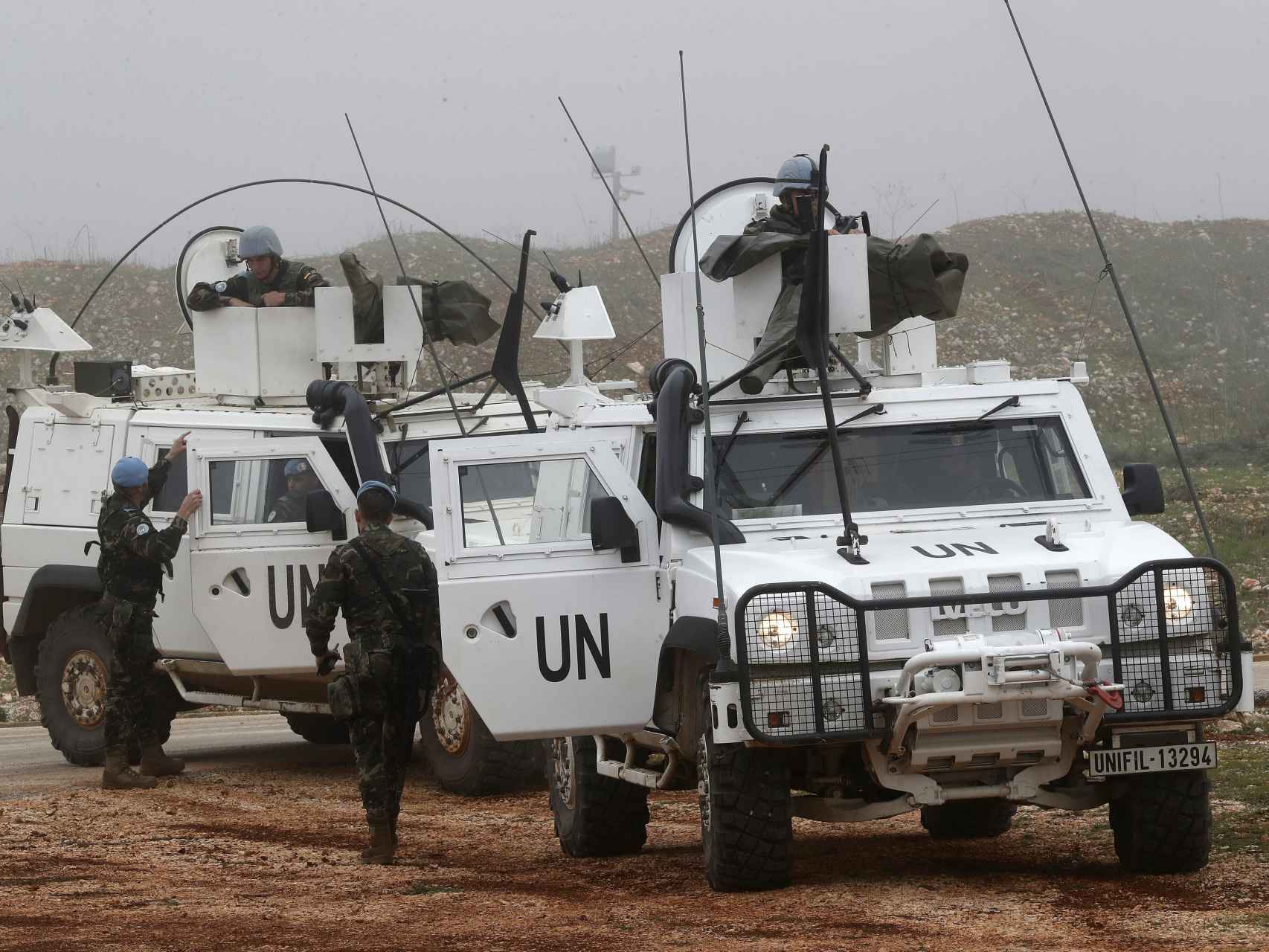 Soldados españoles a bordo de blindados de la ONU en Marjayoun.