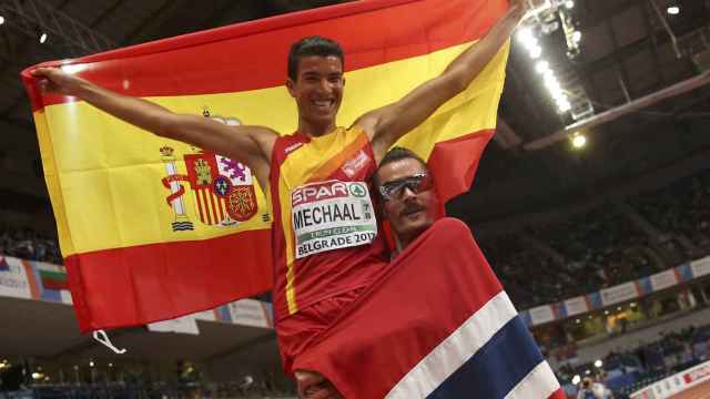 Adel Mechaal celebra su victoria en los 3.000 metros.