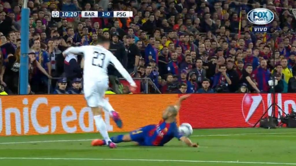 Momento del penalti de Mascherano.