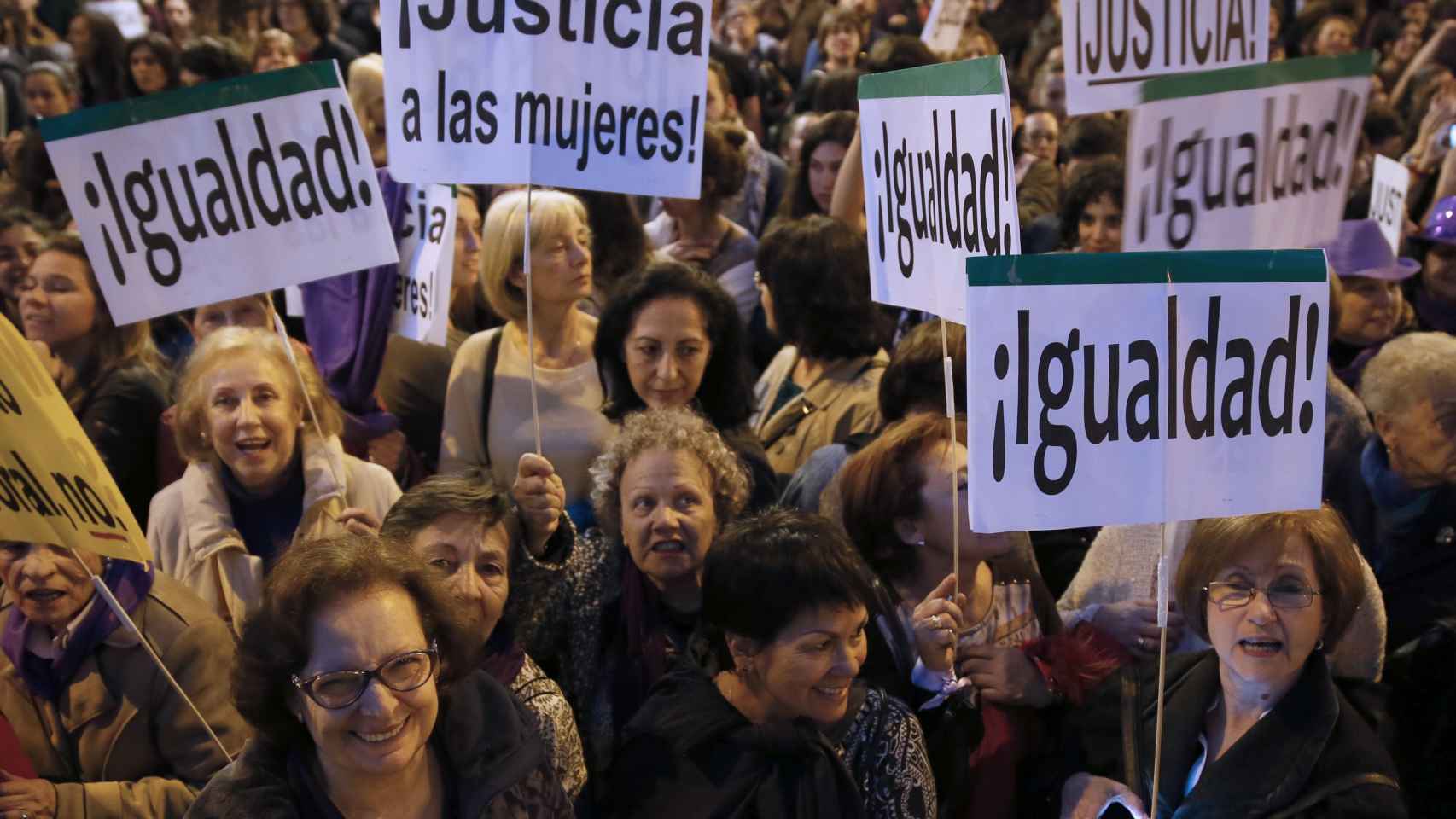 #Nosotrasparamos: miles de mujeres marchan por la igualdad