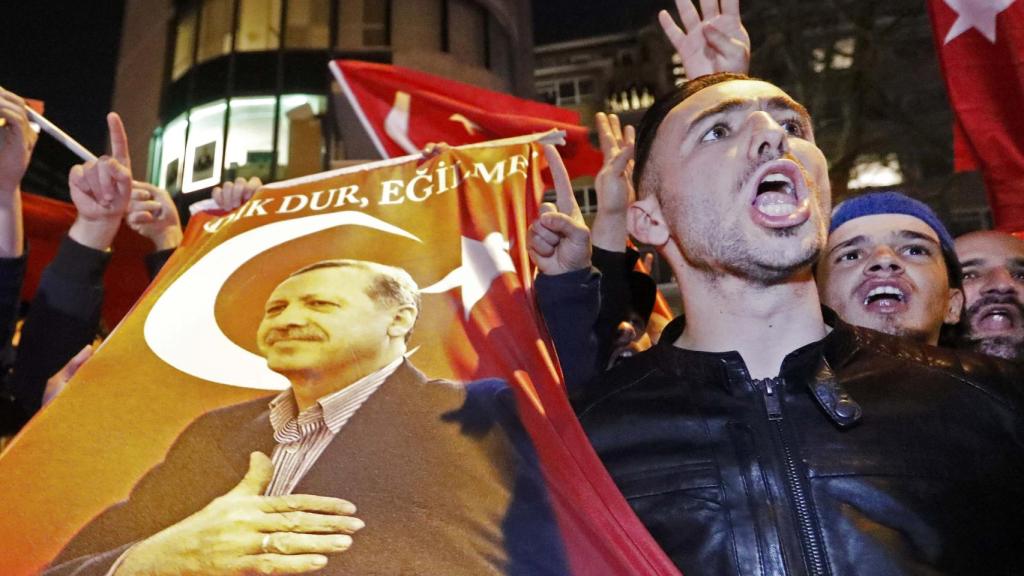 Uno de los participantes en las manifestaciones.