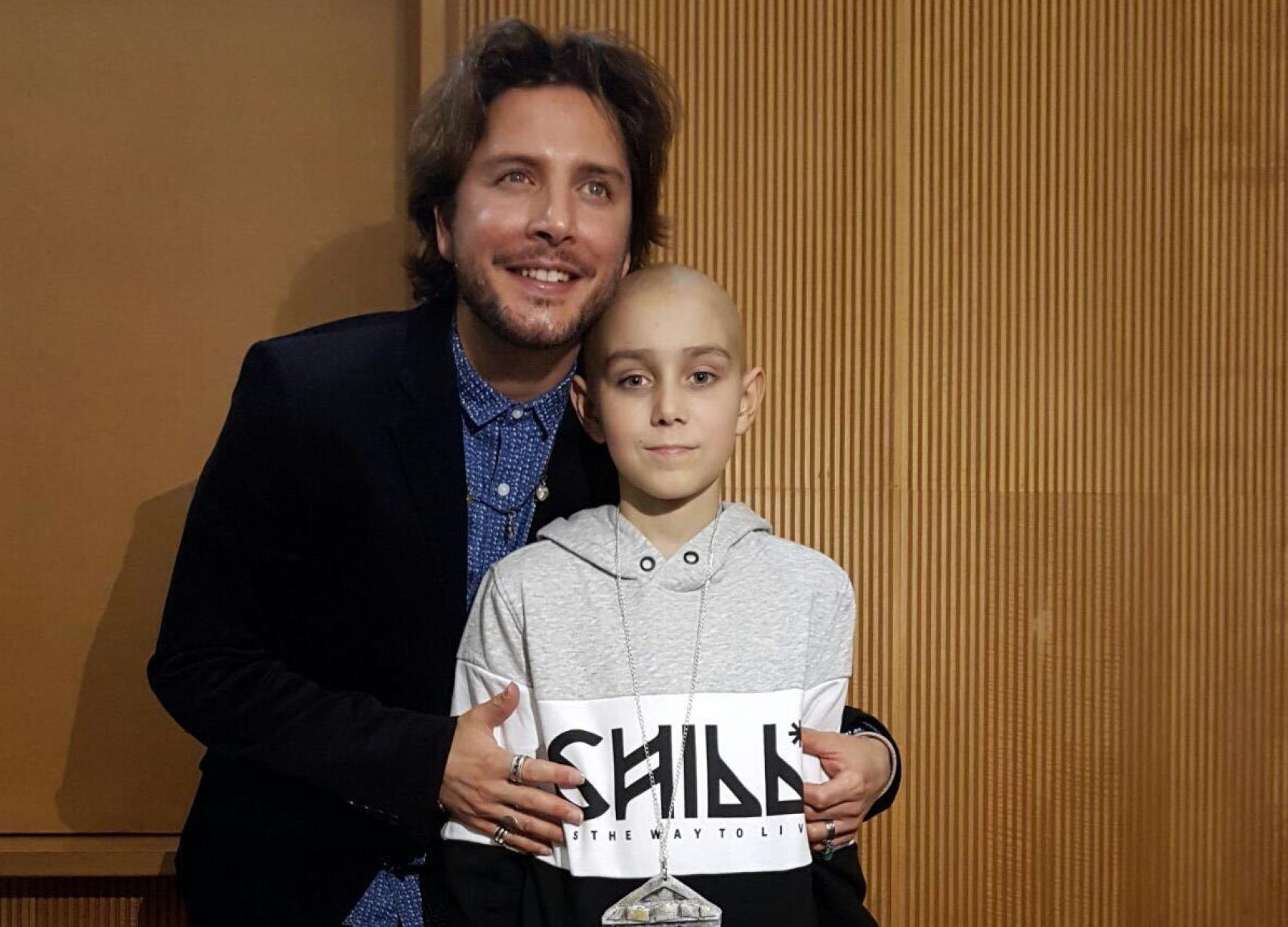 El cantante Manu Carrasco también ha hecho campaña apoyando la donación de médula ósea.