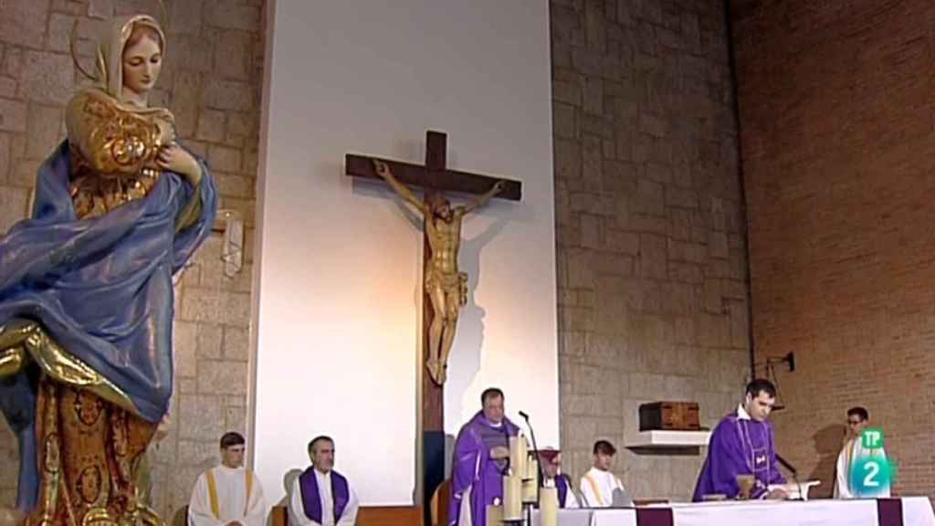 Uno de los momentos de la eucaristía retransmitida el domingo.
