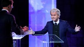 Wilders y Rutte, durante el debate a dos celebrado este lunes