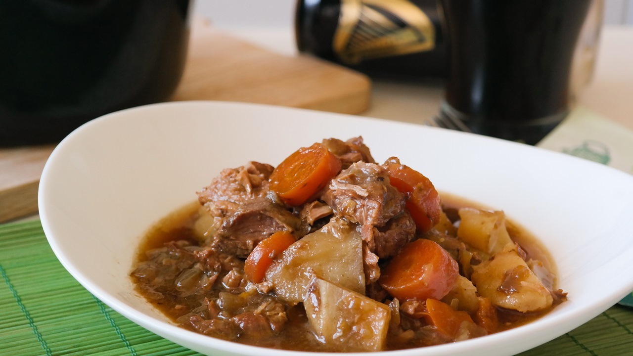 Estofado irlandés en CrockPot, receta perfecta para celebrar San Patricio