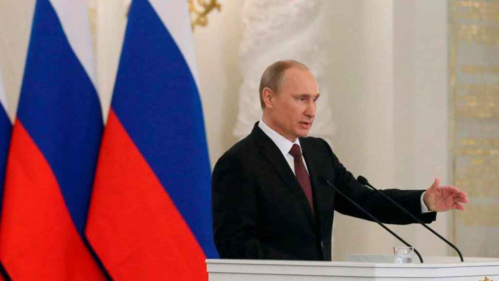 Vladimir Putin dando un discurso