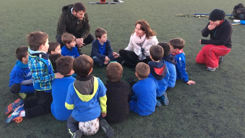 Los chavales aprenden los valores de respeto y confianza en el fútbol