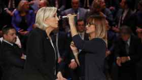 La candidata a las presidenciales francesas Marine Le Pen antes del debate