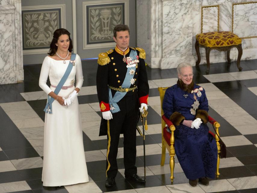De izda. a dcha.: Mary, Federico y Margarita de Dinamarca.