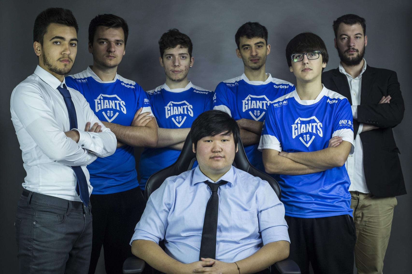 Aarón Martínez, Federico Lizondo, Amadeu Carvalho, Joao Pereira, Antonio Espinosa, Andre Guilhoto. En el centro abajo, el coreano Hyeon Beom Lee.