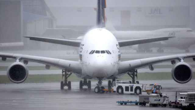 Hoy los aviones son capaces de despegar y aterrizar con niebla sin comprometer la seguridad del vuelo.