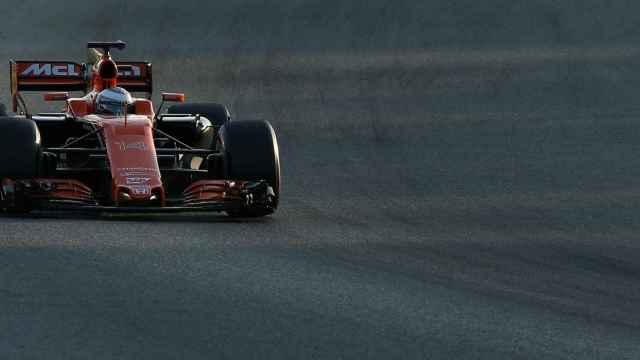 Fernando Alonso, durante los entrenamientos del GP de Australia de F1.
