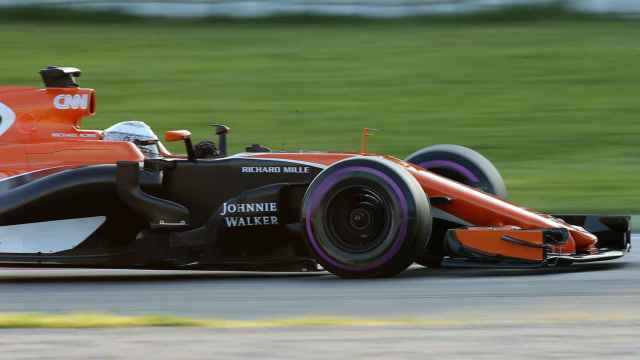 Fernando Alonso rueda durante el Gran Premio de Australia de F1.