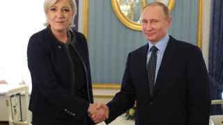 Marine Le Pen en su reunión con el presidente ruso, Vladimir Putin, en 2017.