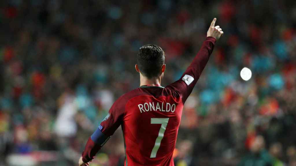 Cristiano Ronaldo celebra su gol con Portugal.