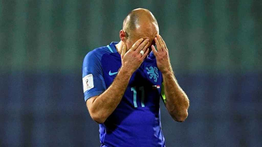 Robben, decepcionado tras perder.