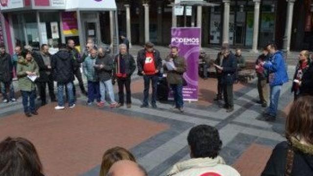 Militantes de Podemos en una concentración en Valladolid