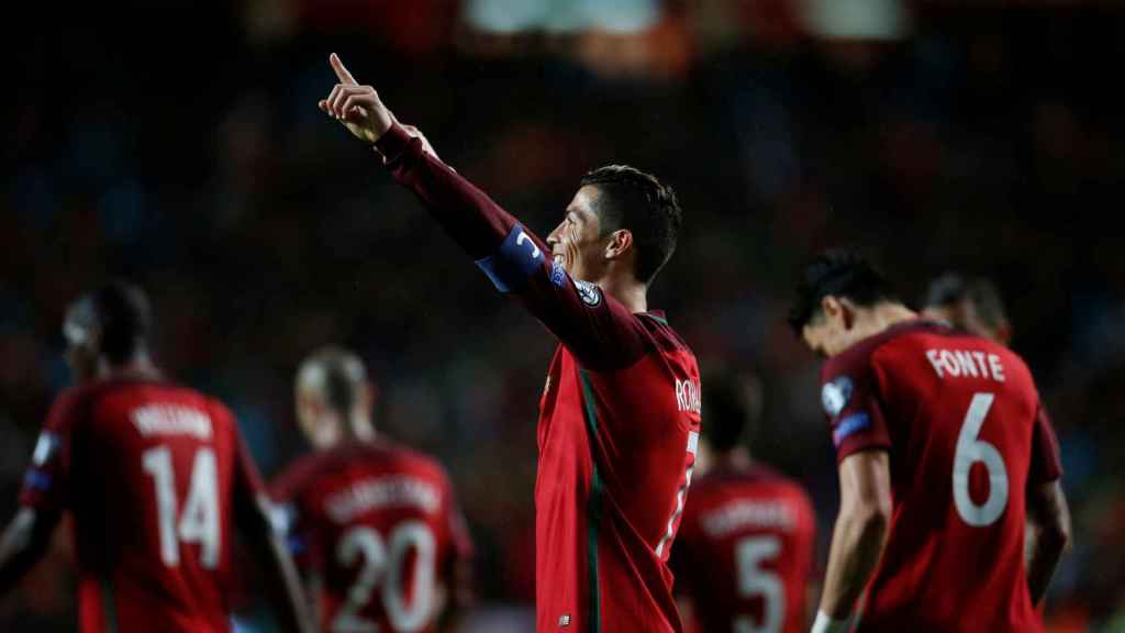 Cristiano Ronaldo celebra su gol con Portugal.
