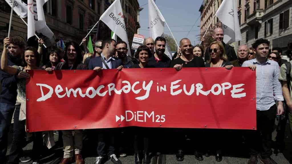 El exministro de Finanzas griego, Yanis Varoufakis, formó parte de la marcha por una UE diferente.