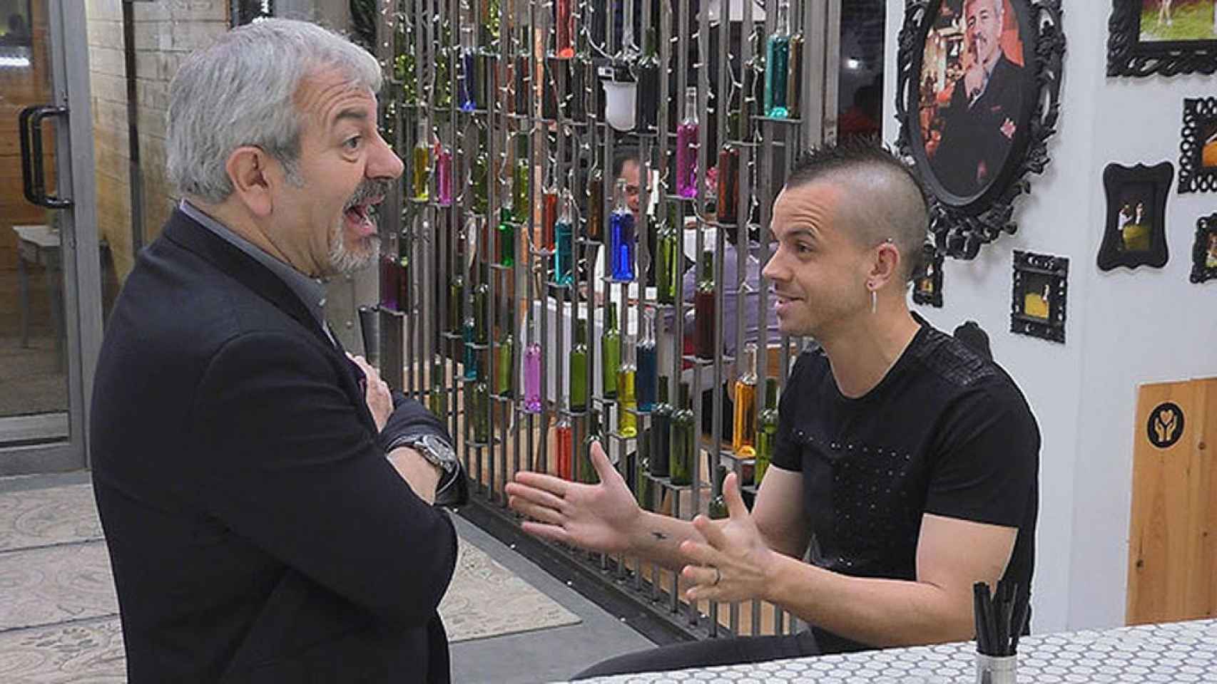 David Muñoz con Carlos Sobera en el programa First Dates, uno de los programnas estrella de Cuatro.