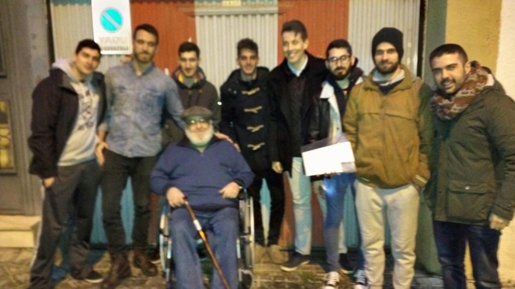 Foto de grupo que los forococheros han compartido en el hilo de la colecta
