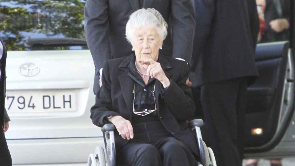 La Infanta Alicia de Borbón durante un funeral.