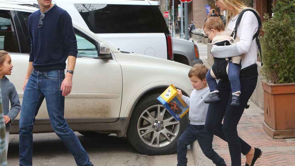 Ivanka Trump, su marido Jared Kushner  y sus tres hijos.