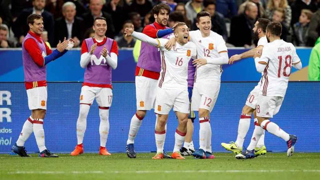 España celebra el gol ante Francia.