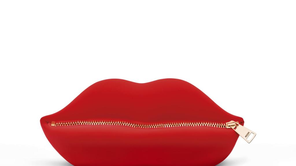 Zipped Lips! por Jeremy Scott y Gufram. | Foto: Moschino.