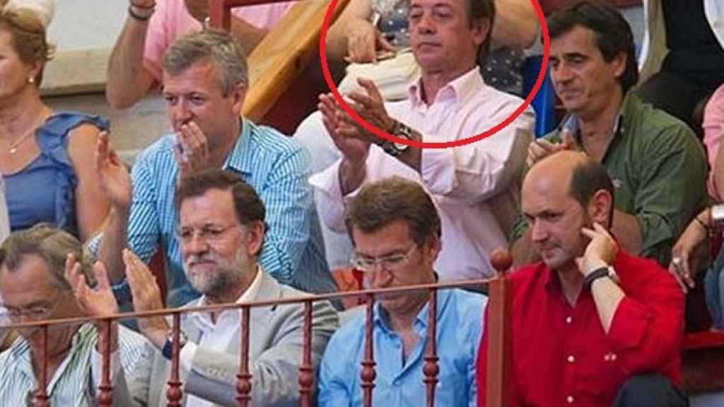 Rajoy y Feijóo en los toros en Pontevedra junto al empresario (Imagen difundida por el BNG)