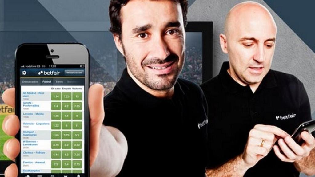 Los periodistas deportivos Juanma Castaño y Julio Maldonado en un anuncio de Betfair.