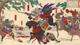Tomoe Gozen cargando contra el enemigo, en una xilografía de Yoshu Chikanobu, de 1899.