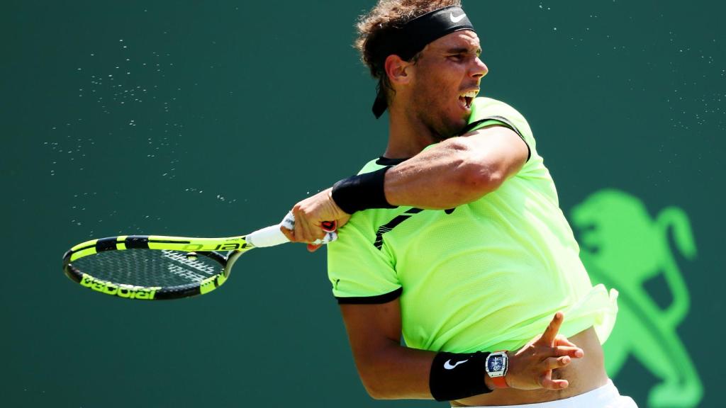 Nadal, pegando con su derecha contra Fognini.