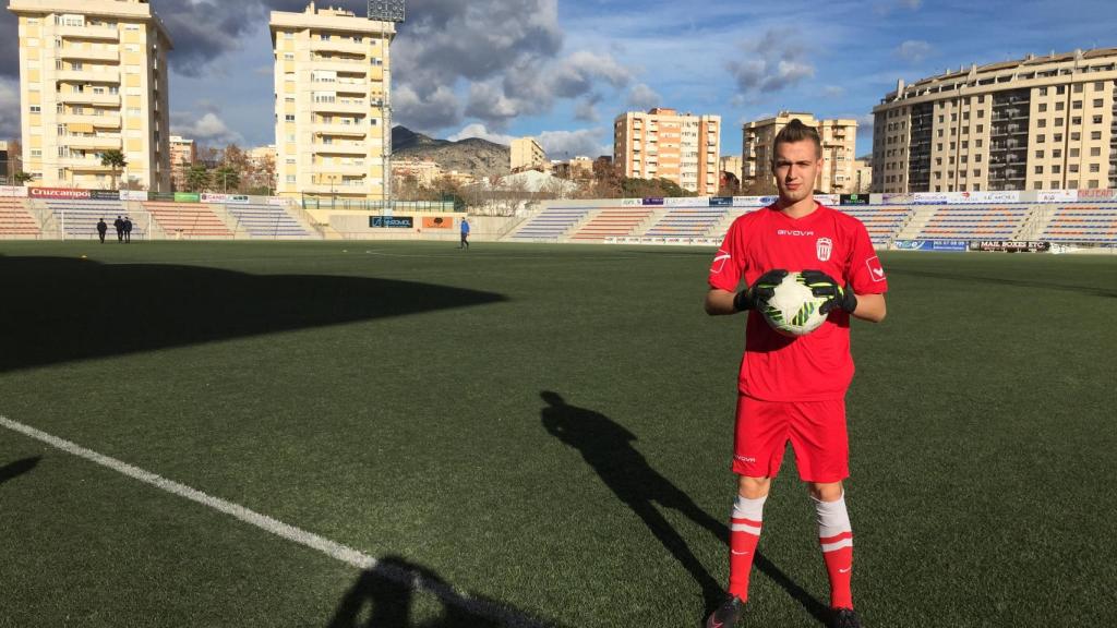 Alessandro Zanier posa con la camiseta del Eldense.