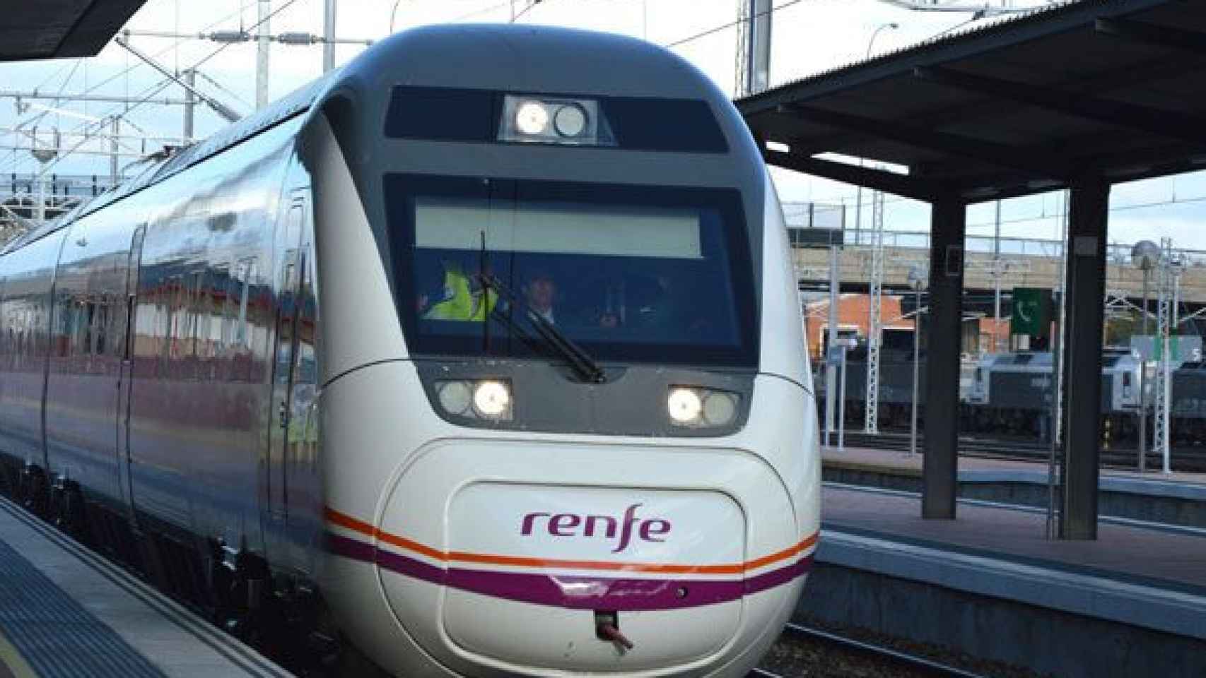 Actuales trenes Alvia entre Salamanca y Madrid