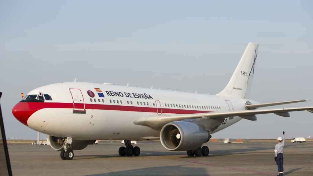 El A-310, avión que los reyes en el que Felipe y Letizia y los miembros del Gobierno han viajado a Japón. Gtres.