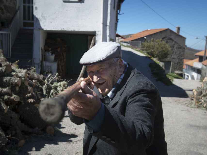 Enrique, de 96 años, padece alzhéimer; fue uno de los testigos del accidente del avión.